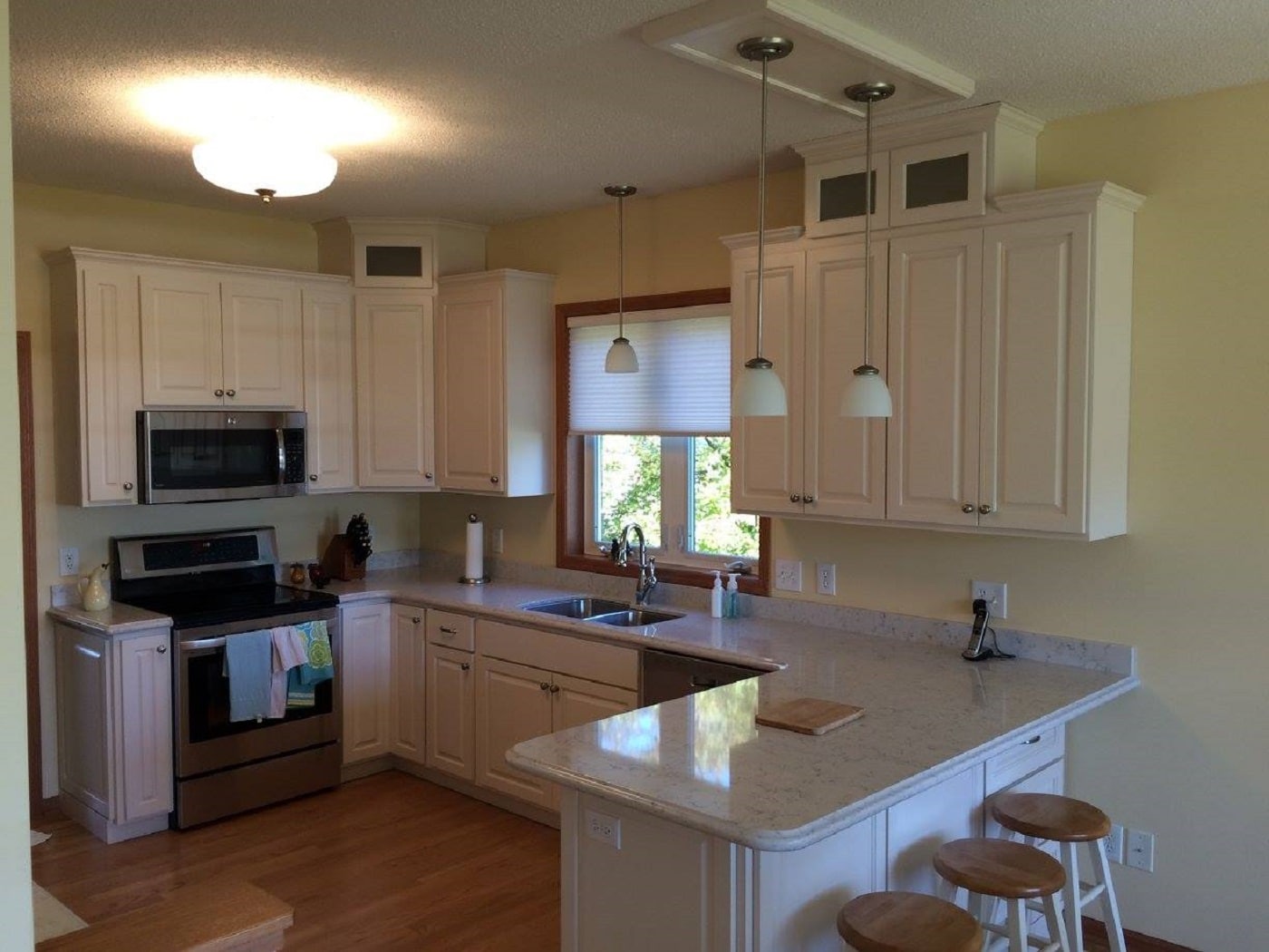 kitchen with multiple light fixtures