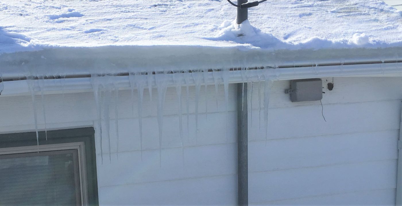 ice dam on roof of house