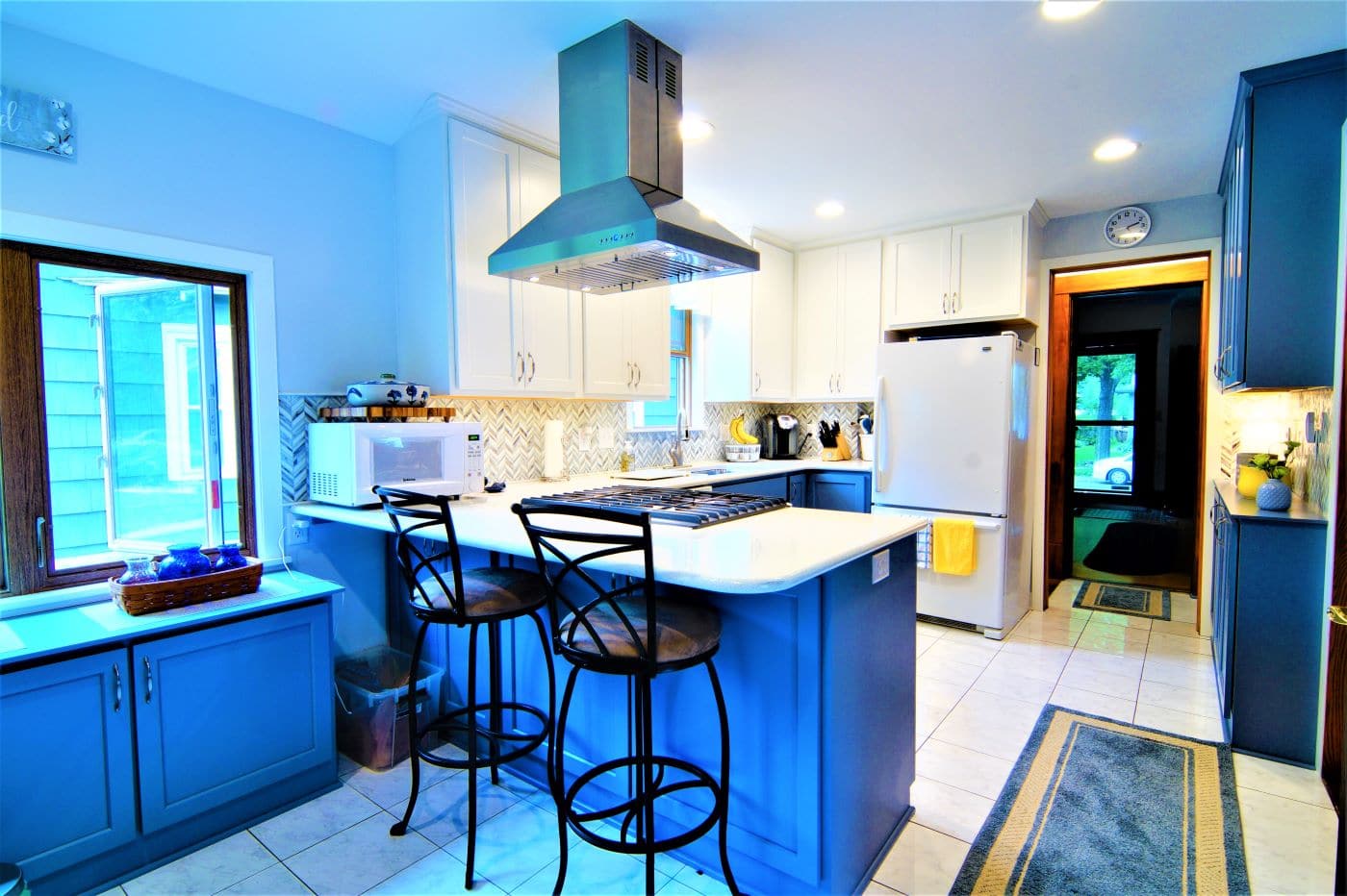 Kitchen ventilation and exhaust fan area that helps remove moisture while cooking