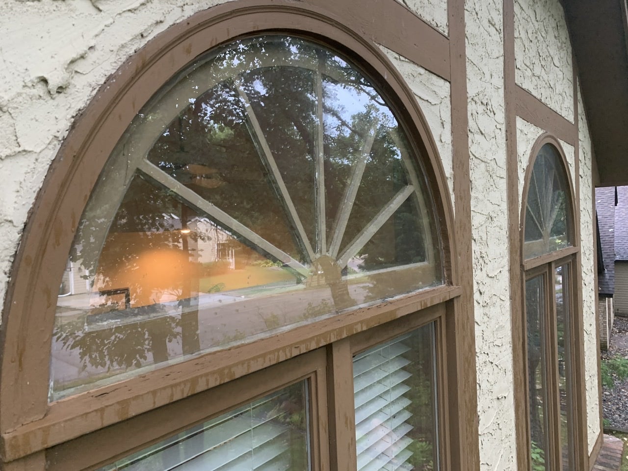 House windows that need replacement.