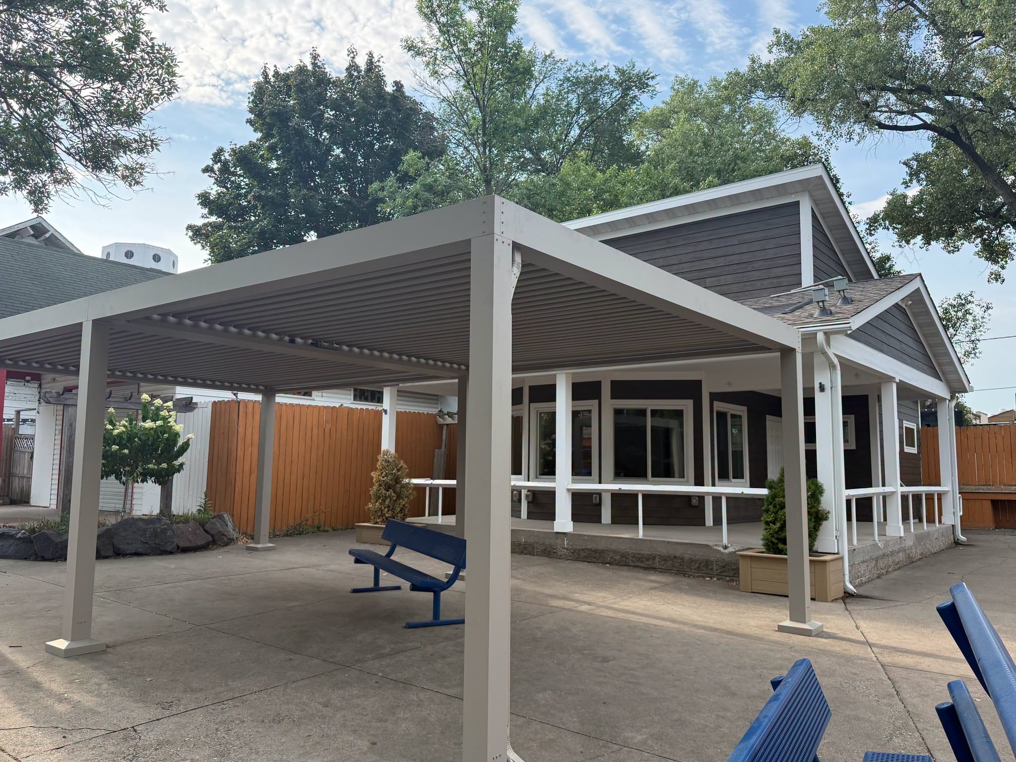 Completed StruXure Pergola X with Pivot 6 louvers covering the outdoor seating area at the WCCO Radio booth at the Minnesota State Fair.